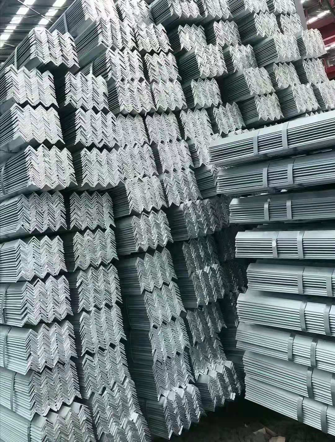 角鋼庫房現(xiàn)貨